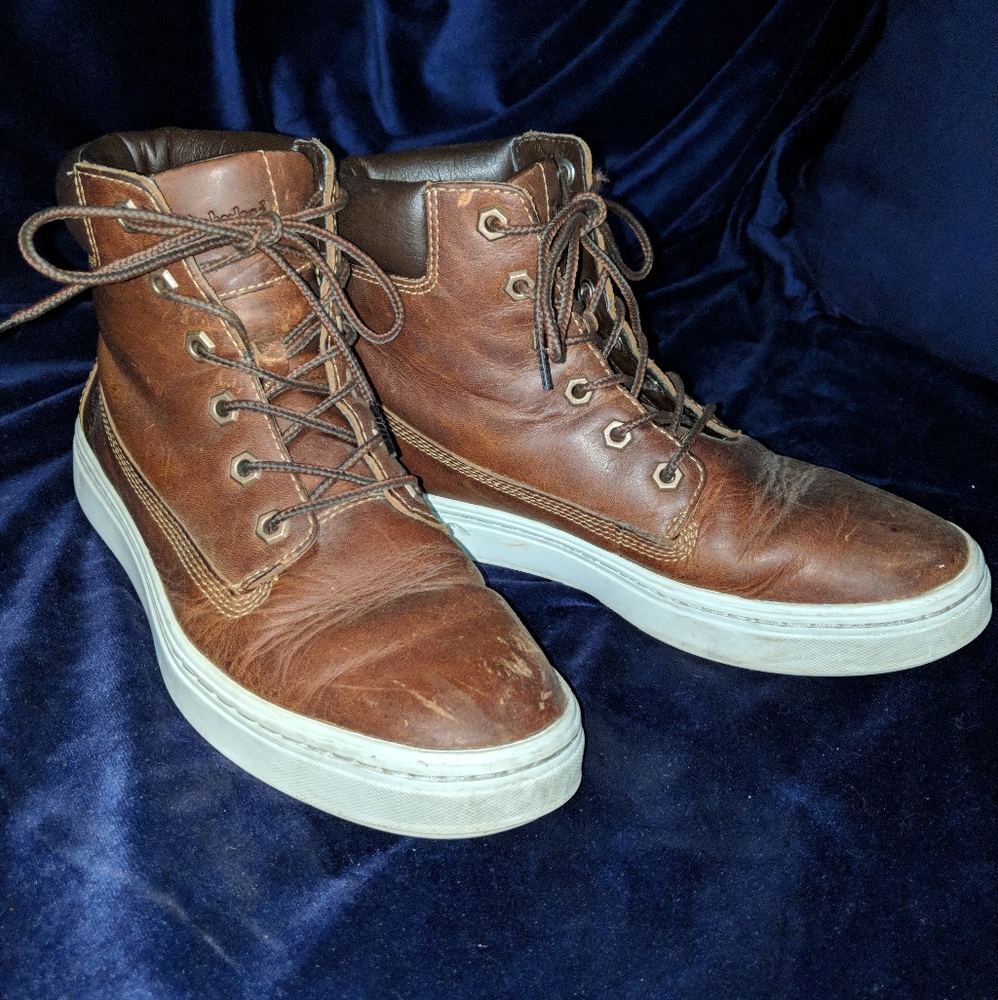 US Size 7 . Timberland Women's Short Boots .